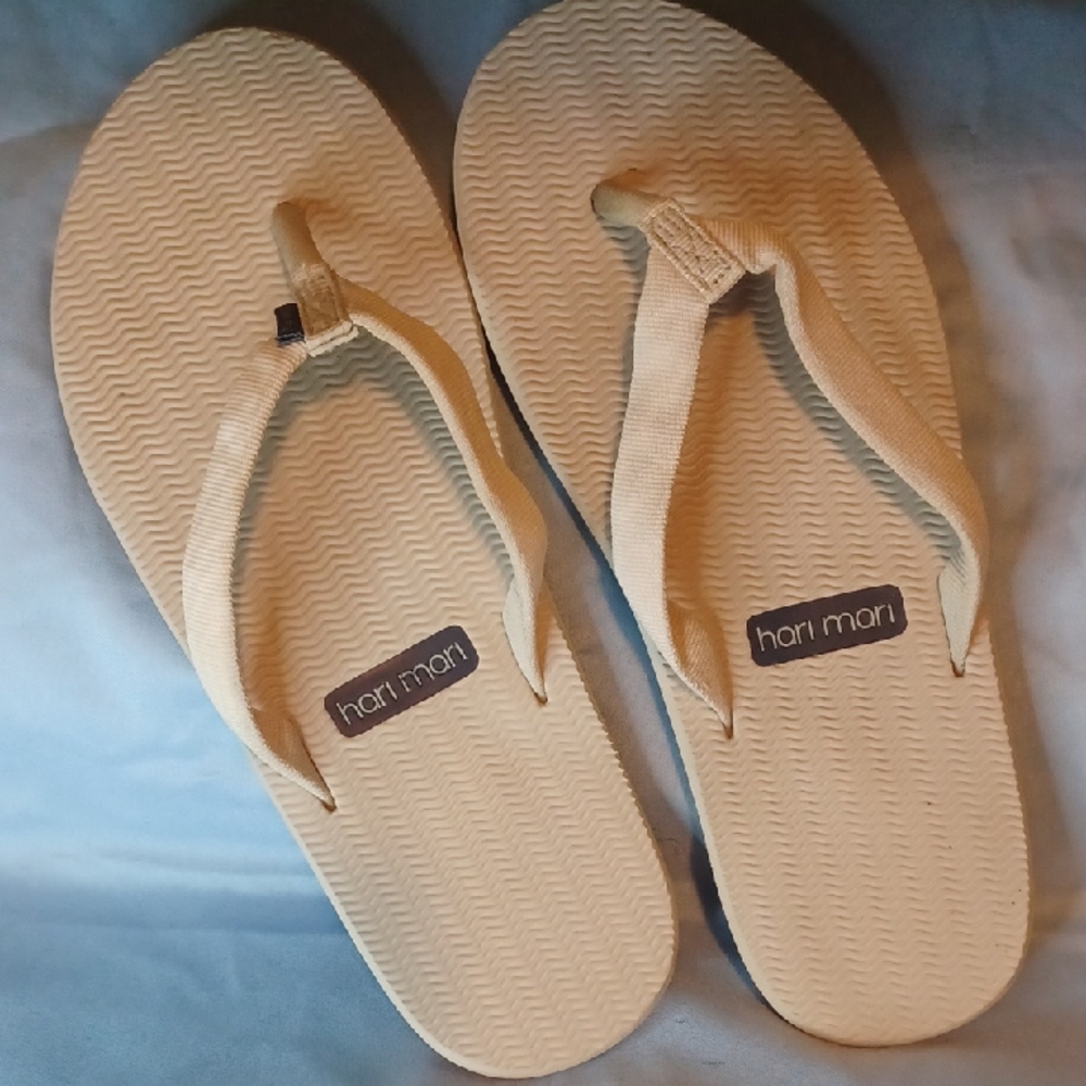 hari mari Women’s Cream Flip Flop Sandals